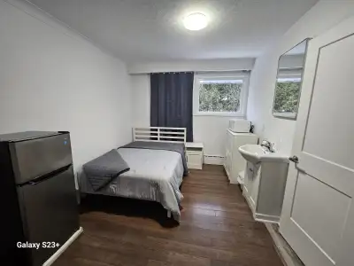 THIS FURNISHED ROOM WITH PRIVATE BATHROOM is ideal for professionals, contractors and students. Loca...