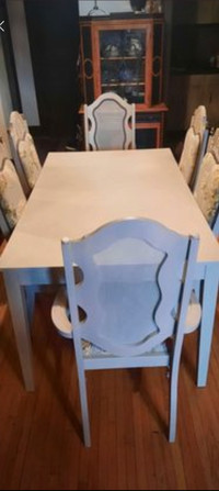 Dinning table and six upholstered chairs