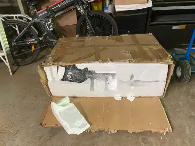 Voici un moteur hors-bord HangKai de 18 HP neuf, parfait pour les amateurs de navigation à la recher...