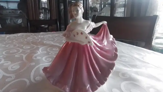 BONE CHINA  BRIDE & GROOM FIGURINE - MOMENTS, COALPORT,  ENGLAND in Arts & Collectibles in City of Toronto - Image 8