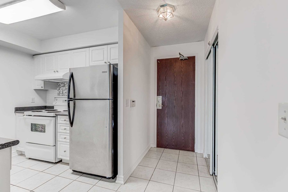 Prime Yonge & Finch Location – Furnished 1-Bedroom Condo 5