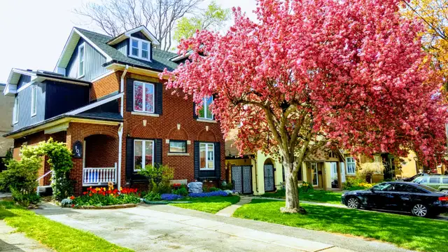 MASSIVE PRIVATE ROOM FOR RENT IN WEEKLY CLEANED HOME ALL INCL in Room Rentals & Roommates in Hamilton - Image 6