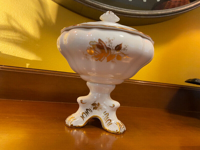 Vintage Hammersley Golden Glory Footed Covered Candy Dish in Arts & Collectibles in Oshawa / Durham Region - Image 2