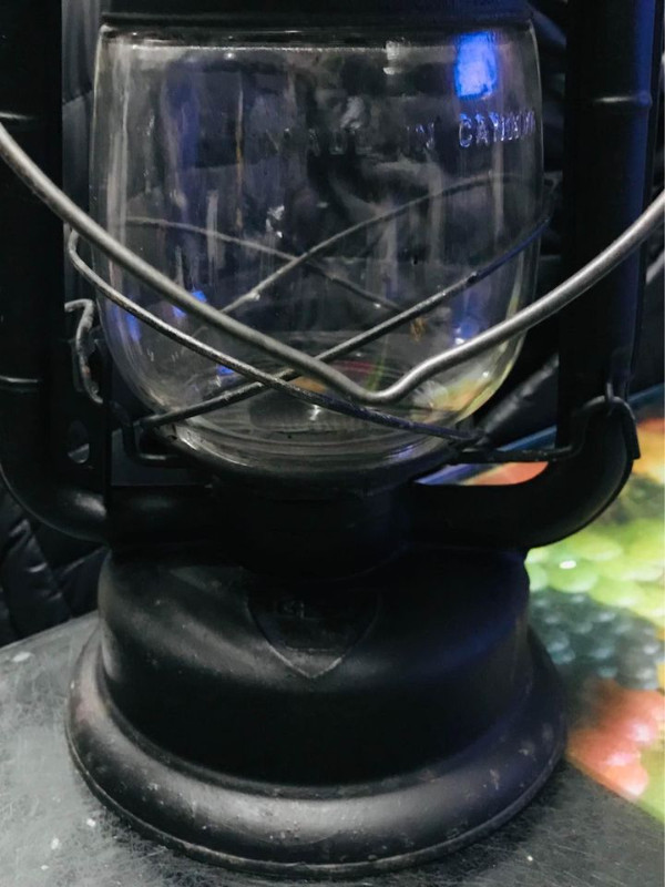 BEACON KEROSENE LANTERN 15” INCHES TALL BLACK in Arts & Collectibles in Hamilton - Image 2