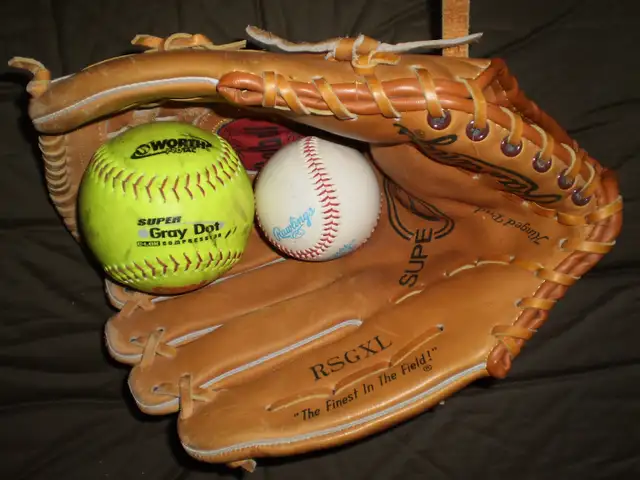 Rawlings RSGXL 14in Softball Glove Mitt, RH in Baseball & Softball in City of Toronto - Image 6