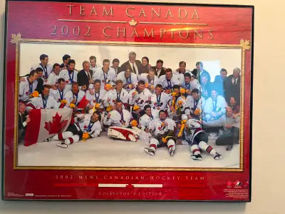 2002 TEAM CANADA MEN'S GOLD HOCKEY POSTER, View more