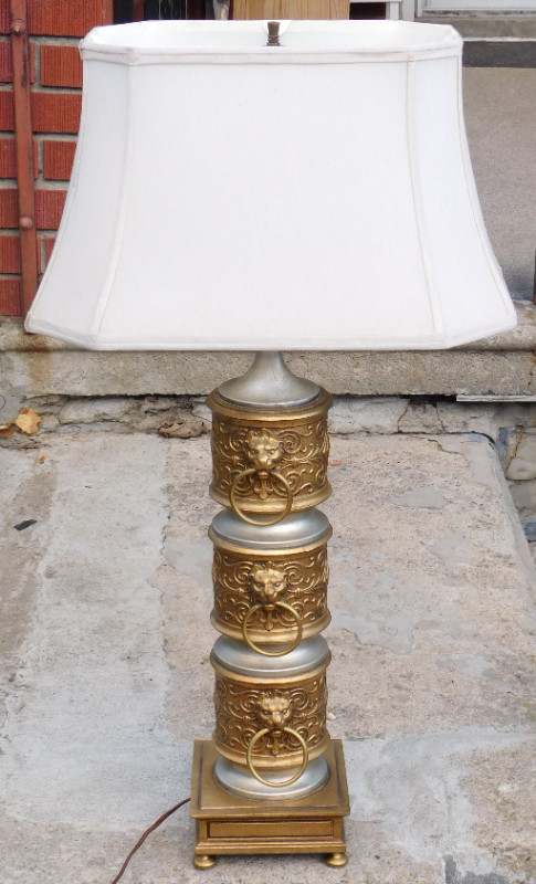Vintage lamp, 32" tall, working in Indoor Lighting & Fans in City of Toronto - Image 2