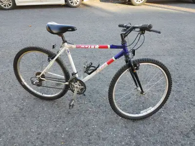 17.5" frame mountain bike with rigid fork, 21 gears and 26" wheels. Tuned up with cromo frame with n...