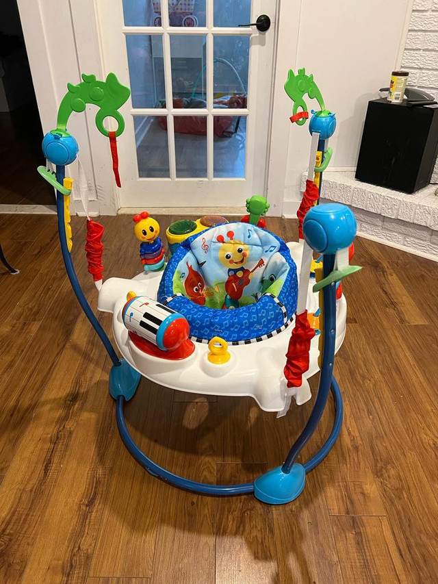 Exerciseur Baby Einstein pour bébé comme neuf dans Parcs, balançoires et bacs  à Ville de Montréal - Image 2