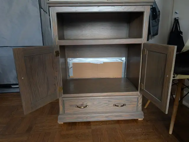 Vintage Solid Oak Hutch in Hutches & Display Cabinets in City of Toronto - Image 5