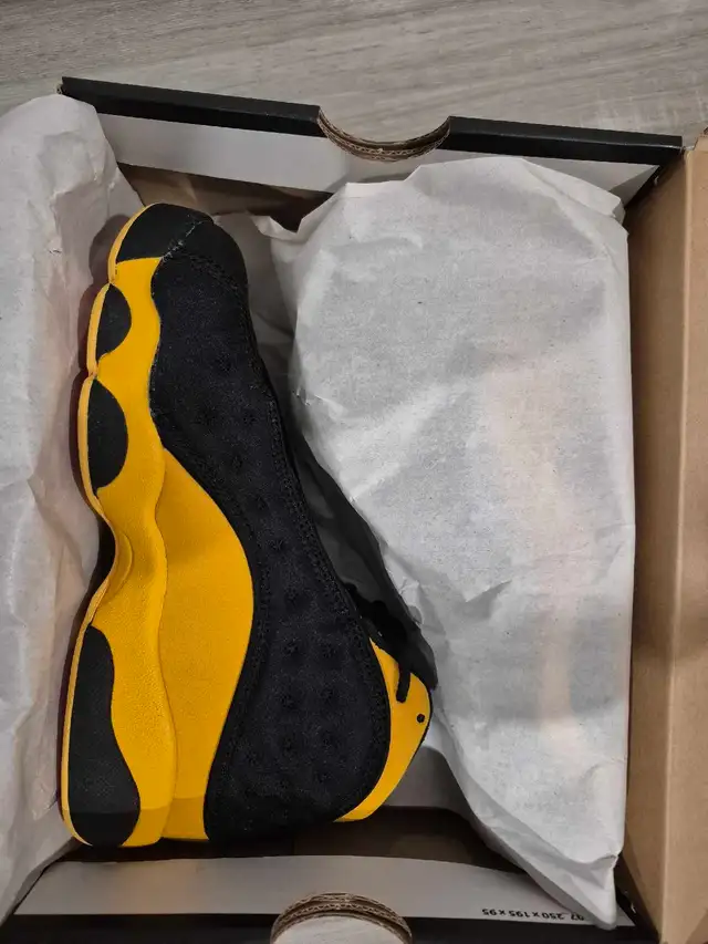 Jordan 13 Retro in Men's Shoes in Markham / York Region - Image 6