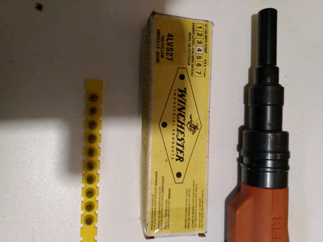 Powder actuated nail gun dans Outils électriques  à Laval/Rive Nord