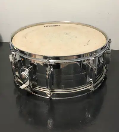 Vintage Pearl snare drum, View more