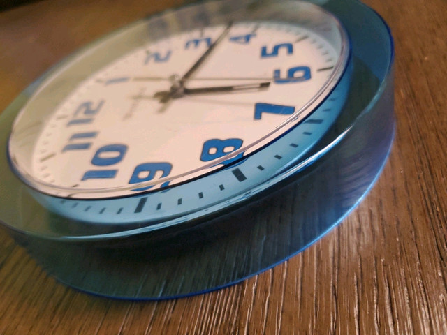 Blue wall clock in Home Décor & Accents in Red Deer - Image 2
