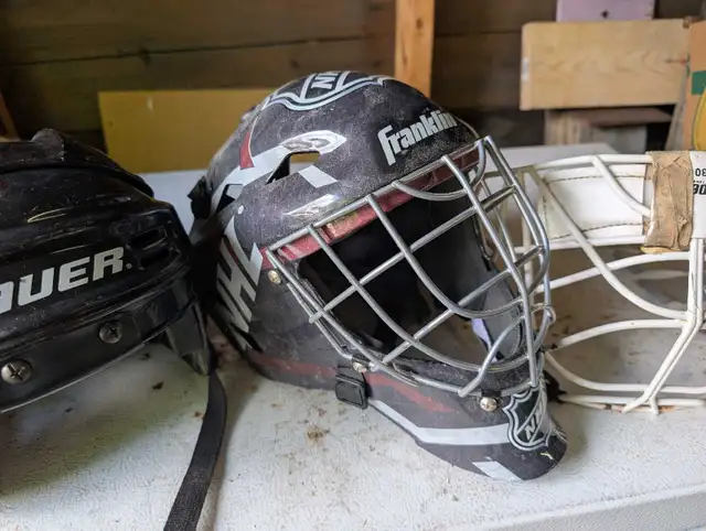 hockey helmet  in Hockey in Hamilton - Image 5