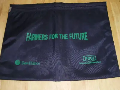 Collectible Sask. Wheat Pool Memorabilia carry pouch for file folders. Measurements are 13 inches x...