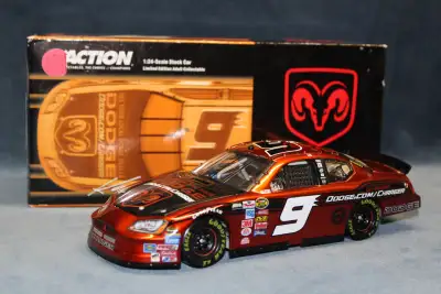 NASCAR Kasey Kahne #9 Dodge Dealers/Bud 1:24 Diecast Stock Car Kasey Kahne #9 Dodge Dealers / Bud Sh...