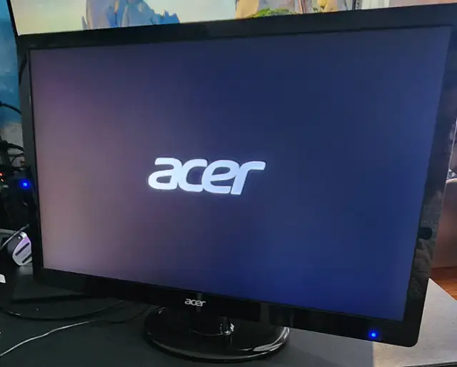 Monitor Acer 23''  * * * * Almost new in Monitors in Gatineau - Image 5