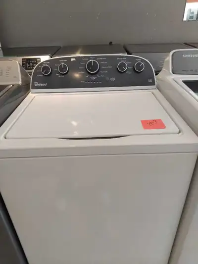 Je vends une laveuse Whirlpool à chargement par le haut en bon état, idéale pour tous vos besoins de...