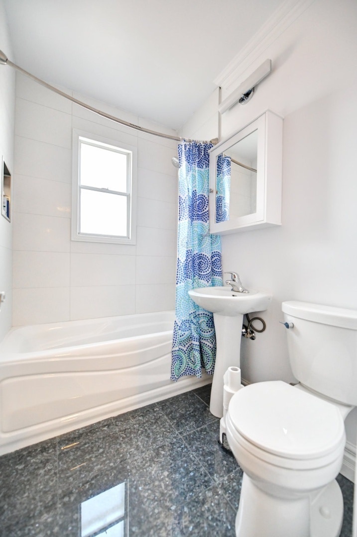 **À LOUER – Grand appartement 2 chambres à Montréal** — photo 1