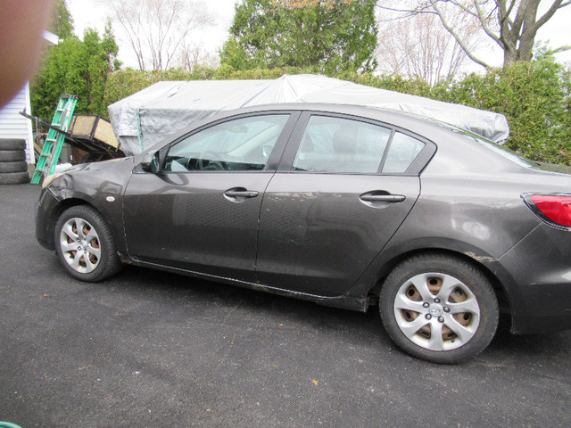 Mazda 3 2010 manuelle 5 vitesses dans Autos et camions  à Ouest de l’Île - Image 4