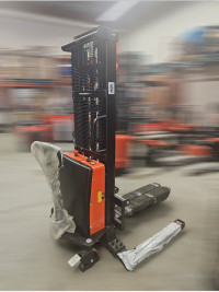 Semi Manual/Electric Straddle Pallet Stacker - 3m Lift Height