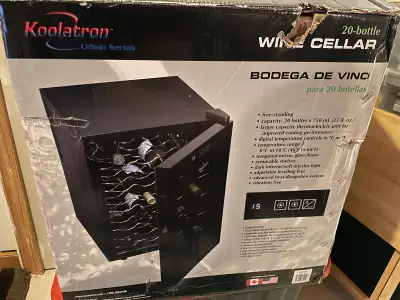 Koolatron 20 Bottle Wine Cooler (Freestanding Thermoelectric Wine Fridge) Used for a couple months a...
