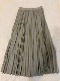 Aritzia pleated skirt