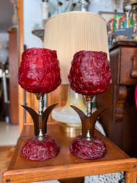 Paire de lampes rouges tulipes spaghetti ribbon lucite vintage