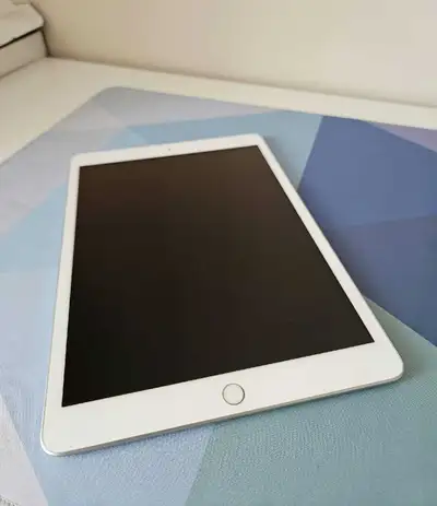 Excellent condition and fully functional. Very clean and well cared for. ✅ 32GB Storage ✅ 10.2" Reti...