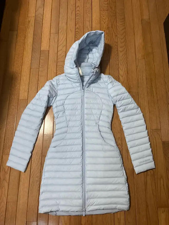 Lulu Lemon Jacket light blue in Kids & Youth in Oakville / Halton Region - Image 2