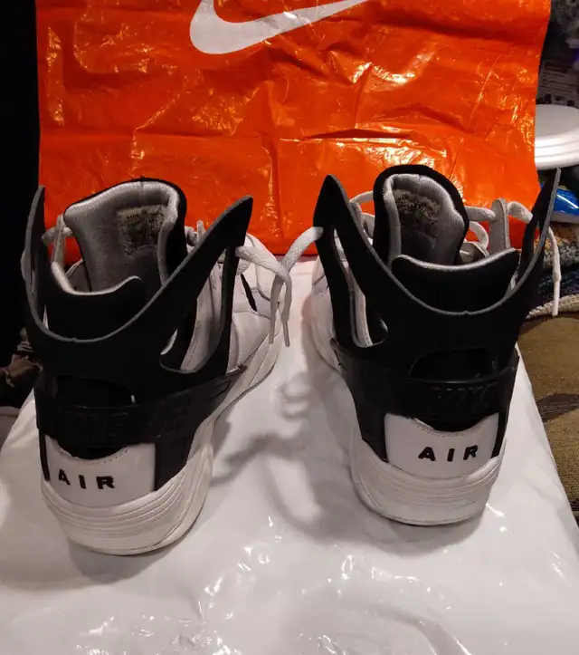 Nike air Huarache men's shoes size 11.5,  in Men's Shoes in City of Toronto - Image 4