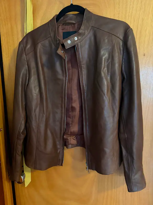 Women’s leather jacket in Women's - Tops & Outerwear in City of Toronto - Image 4