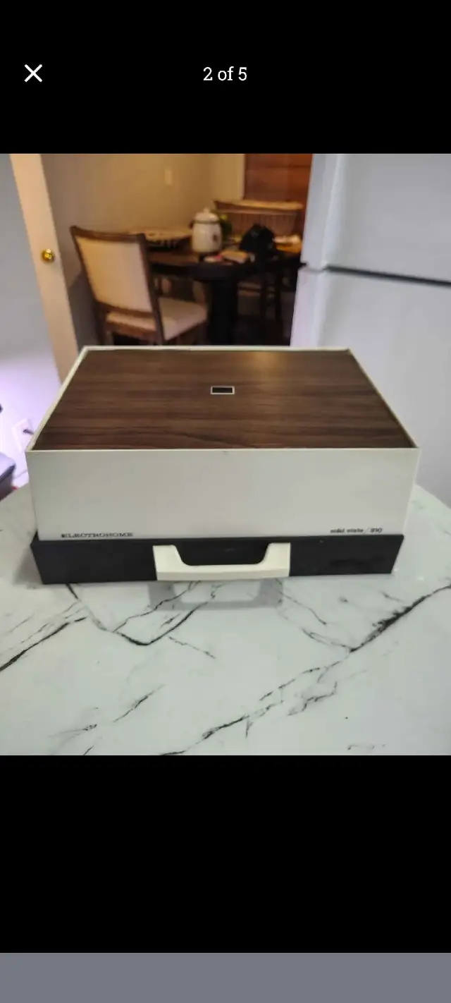 vintage electrohome suit case turntable  in General Electronics in Owen Sound - Image 3