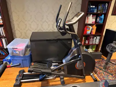 lliptical Trainer / Machine elliptique, View more