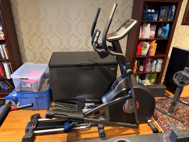 lliptical Trainer / Machine elliptique in Exercise Equipment in Laval / North Shore - Image 2