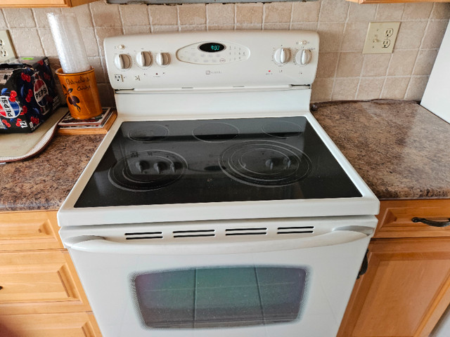 Fridge and stove dans Réfrigérateurs  à Région d’Oshawa/Durham