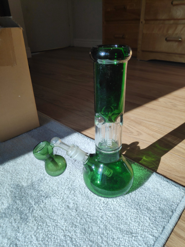 Glass Water Pipe - Green in Other in Mississauga / Peel Region - Image 2