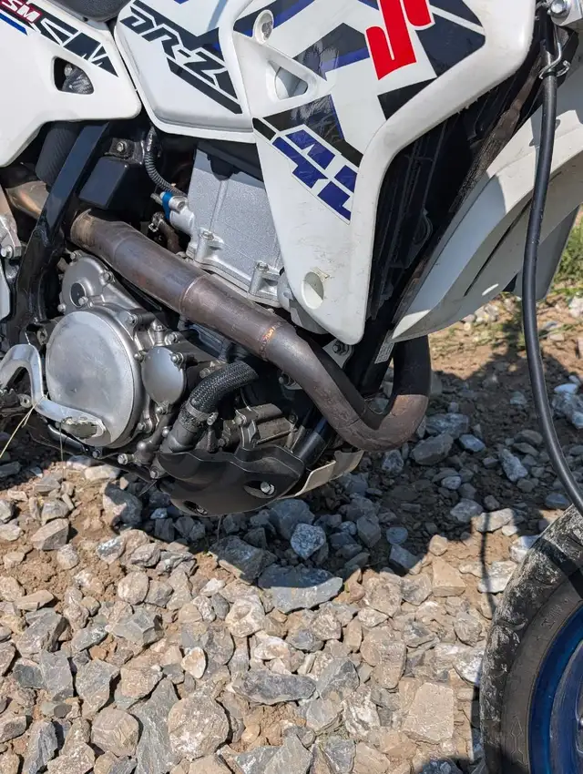 2017 Suzuki drz 400SM in Sport Bikes in Hamilton - Image 5