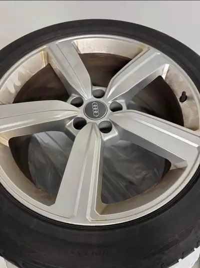 Winter tires on rims Bridgestone Blizzak 255/50 R20 Will also fit Q8/Q8 SB e-tron, Q7/SQ7 Tread dept...