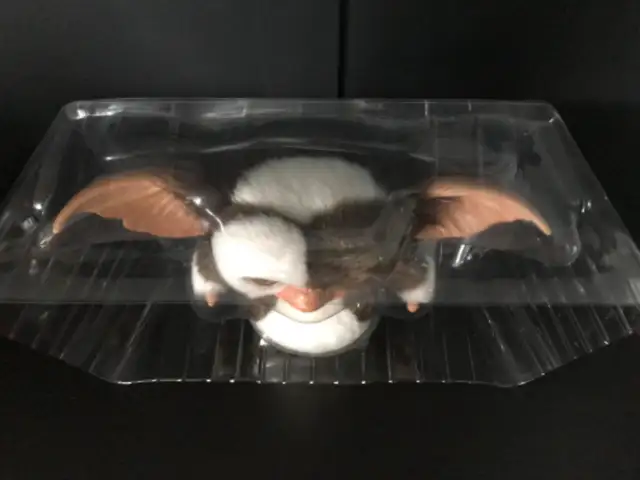 Medicom w/Box Gremlins Gizmo Mogwai 1/1 Scale Prop c/w box in Arts & Collectibles in Mississauga / Peel Region - Image 10