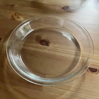 Clear Glass pyrex 210 25cm glass baking dish and pie dish. Excellent condition (11 inches top diamet...