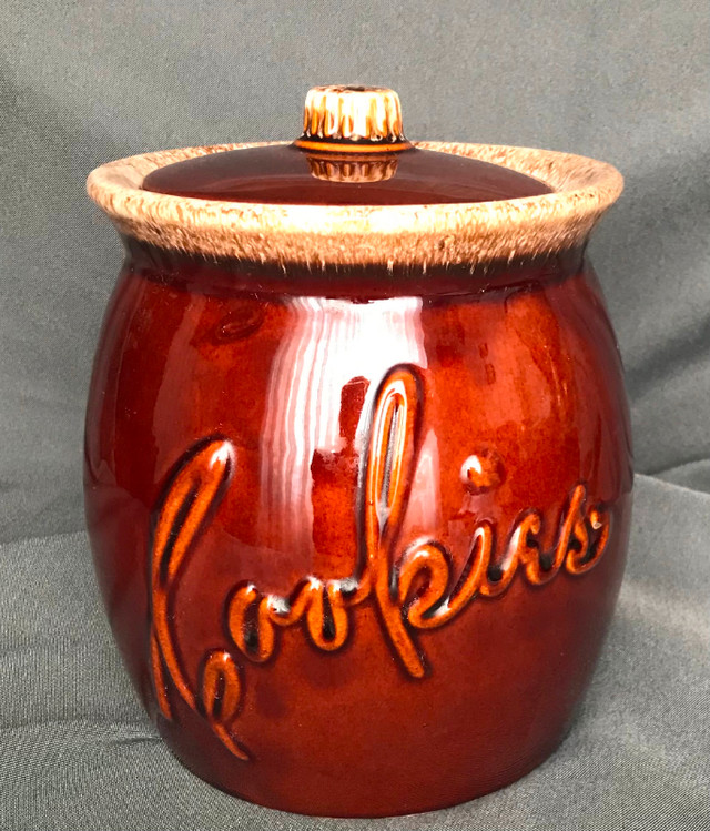 VINTAGE (1960) ,BOITE A BISCUITS/COOKIE JAR, HULL USA in Arts & Collectibles in Laval / North Shore