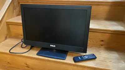 RCA RLC2234 Full HD TV with remote, View more