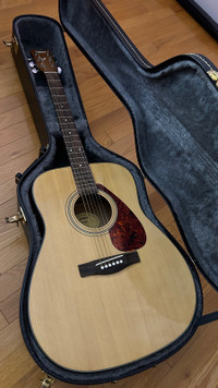 Yamaha F325 acoustic guitar & hard case