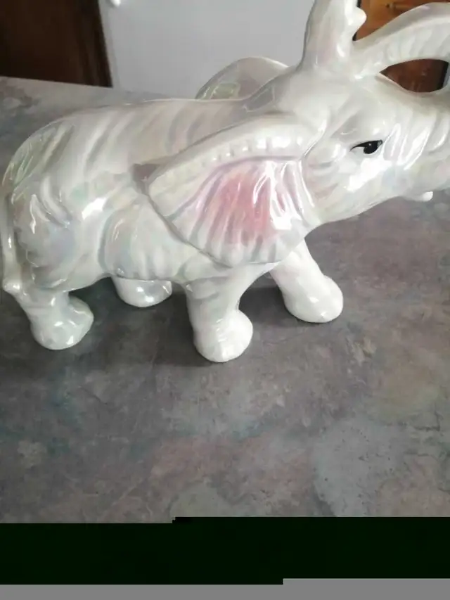 très beau éléphant vintage  in Arts & Collectibles in Sherbrooke - Image 3