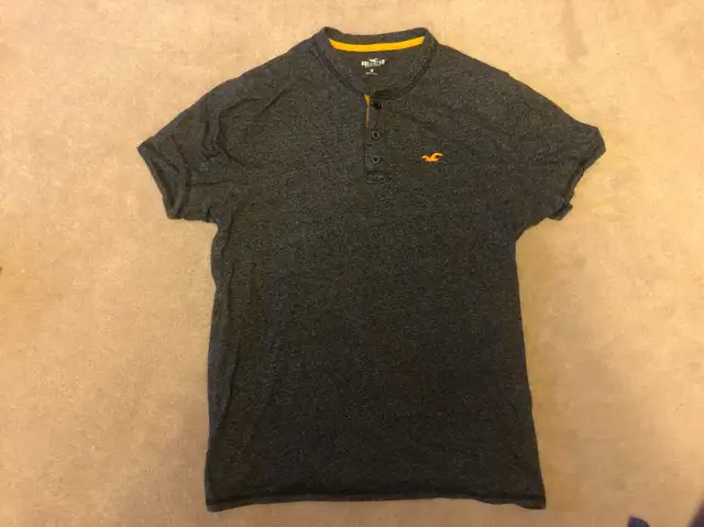 Hollister California Men's Shirts - Medium Size in Men's in Oshawa / Durham Region - Image 2