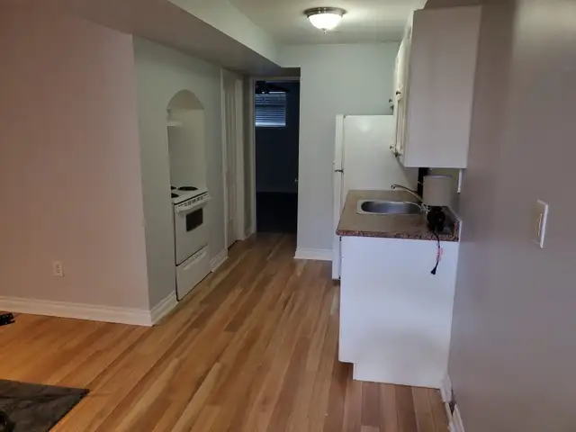 Room for rent near York University - FEMALE ONLY in Room Rentals & Roommates in City of Toronto - Image 9