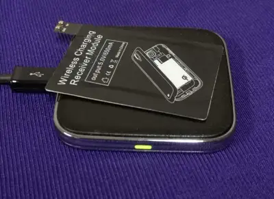 Wireless charger for Samsung Galaxy S4 *Made by Samsung* 2 pieces: - Docking coaster - Phone insert...