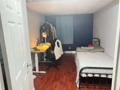 This is a one bedroom out of total three bedrooms on 1st floor (ground level). It is 650 meter walki...
